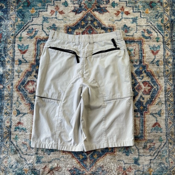 Vintage R2 Long Shorts Size 33 - Picture 2 of 8